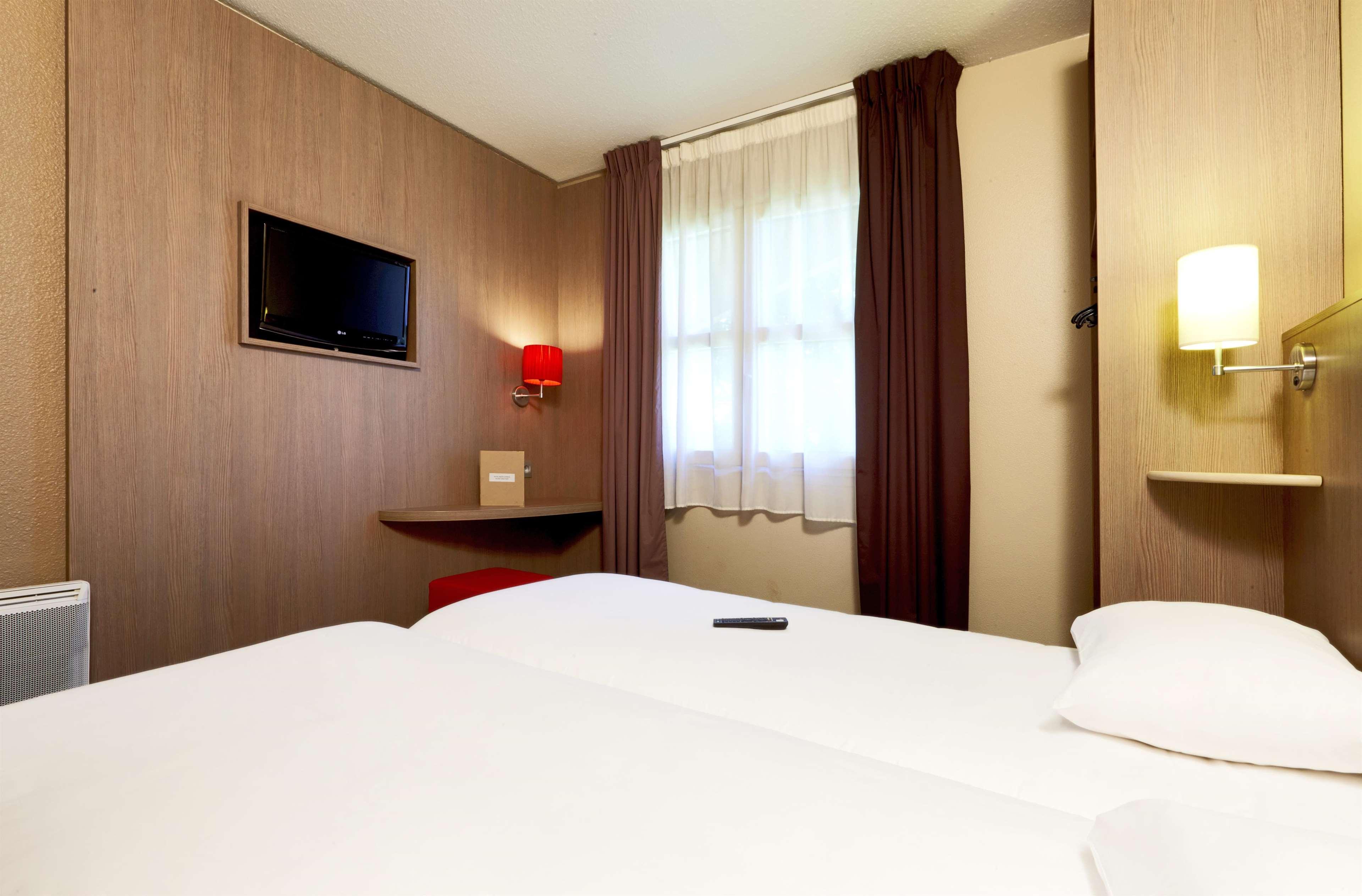 Brit Hotel Essentiel Шоле Екстериор снимка