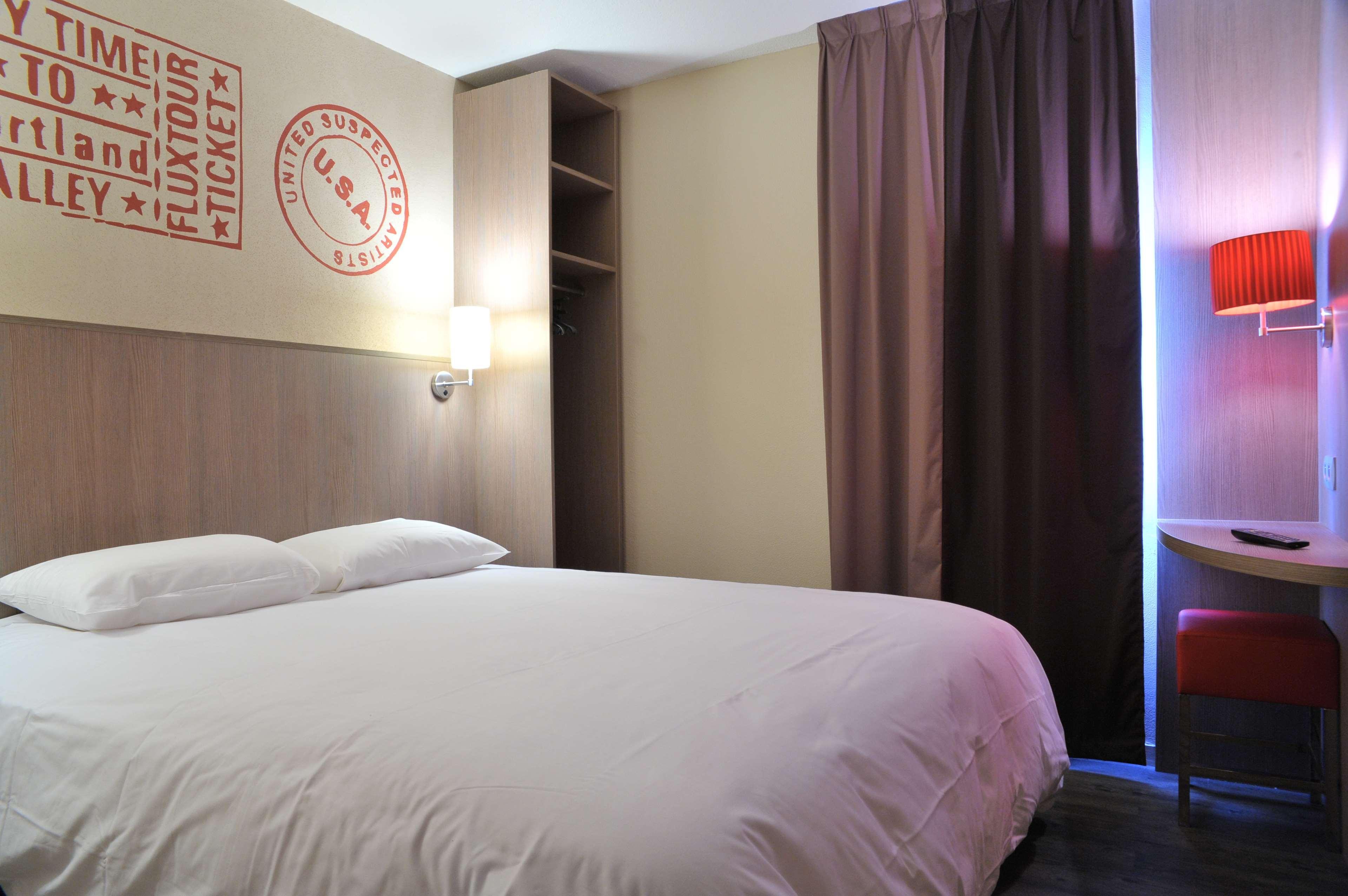 Brit Hotel Essentiel Шоле Екстериор снимка