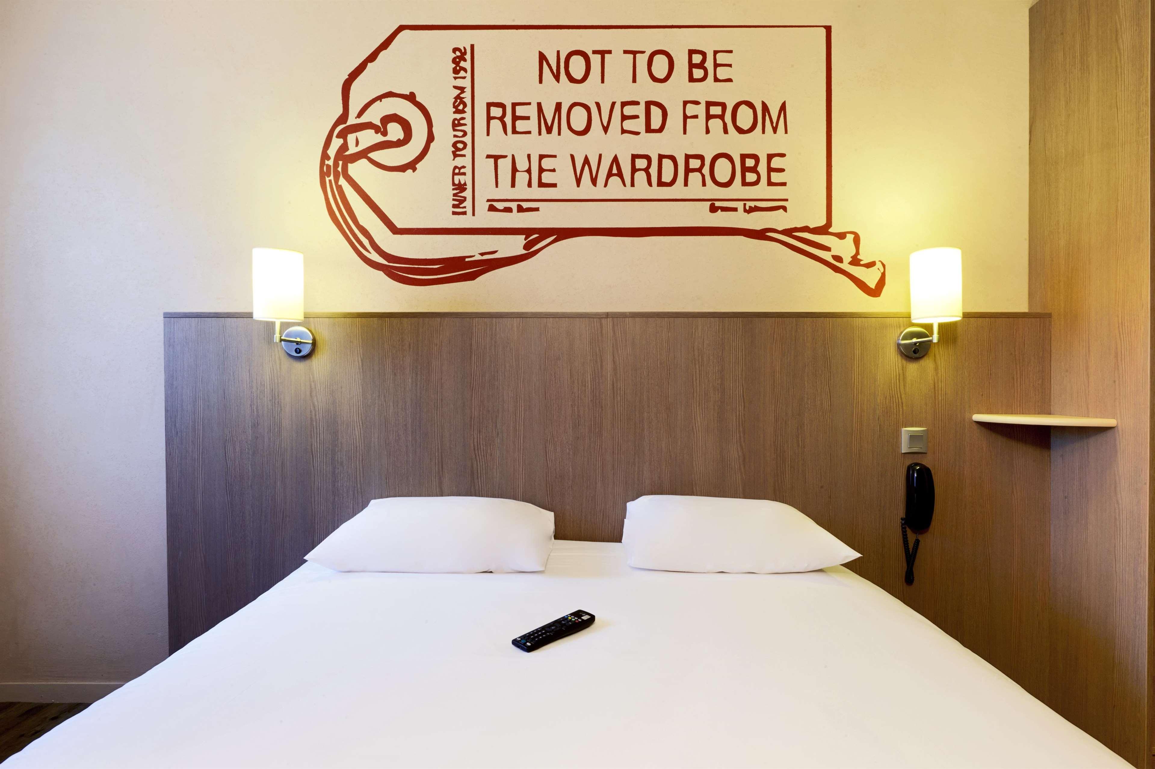Brit Hotel Essentiel Шоле Екстериор снимка