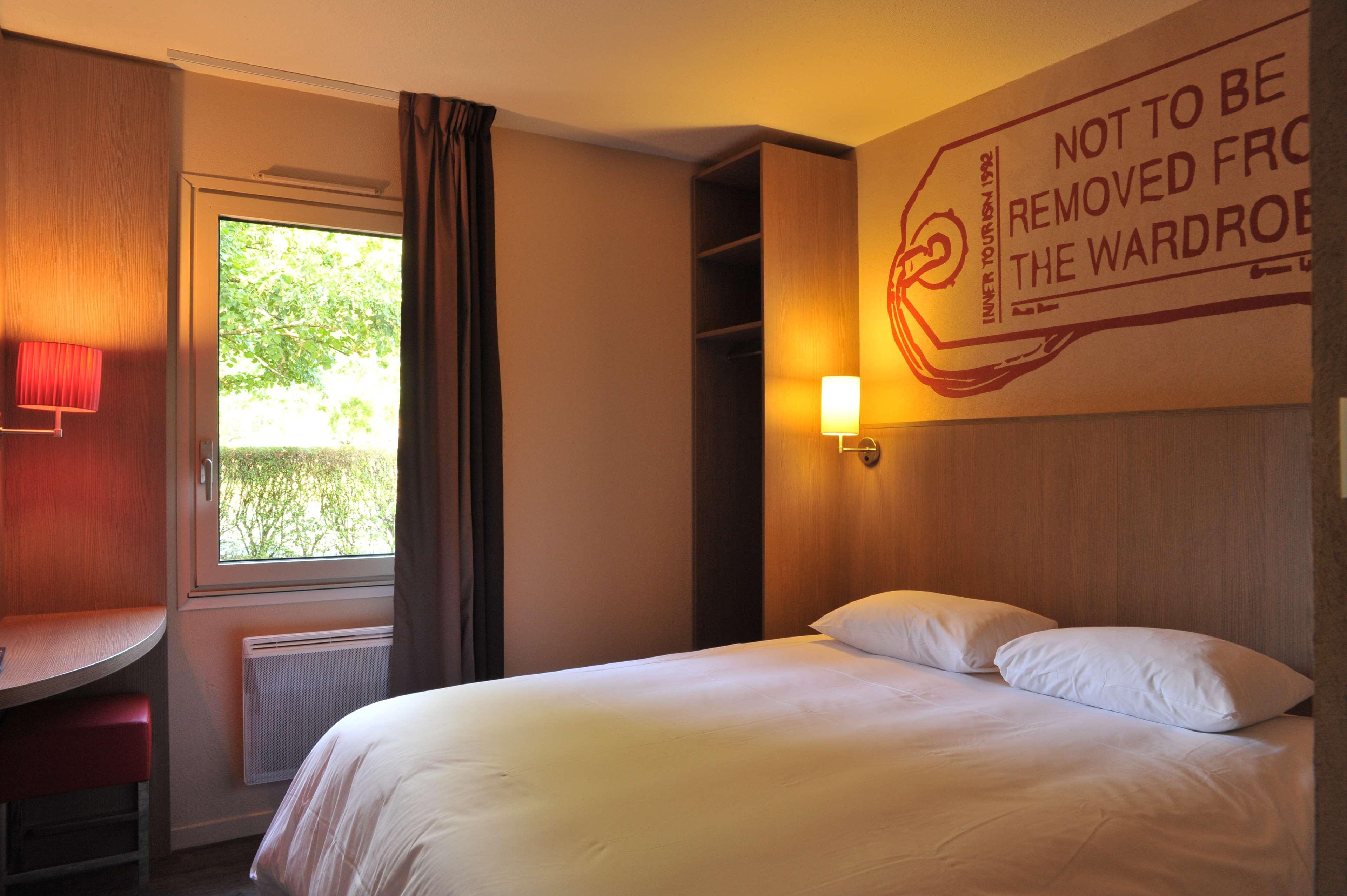 Brit Hotel Essentiel Шоле Екстериор снимка