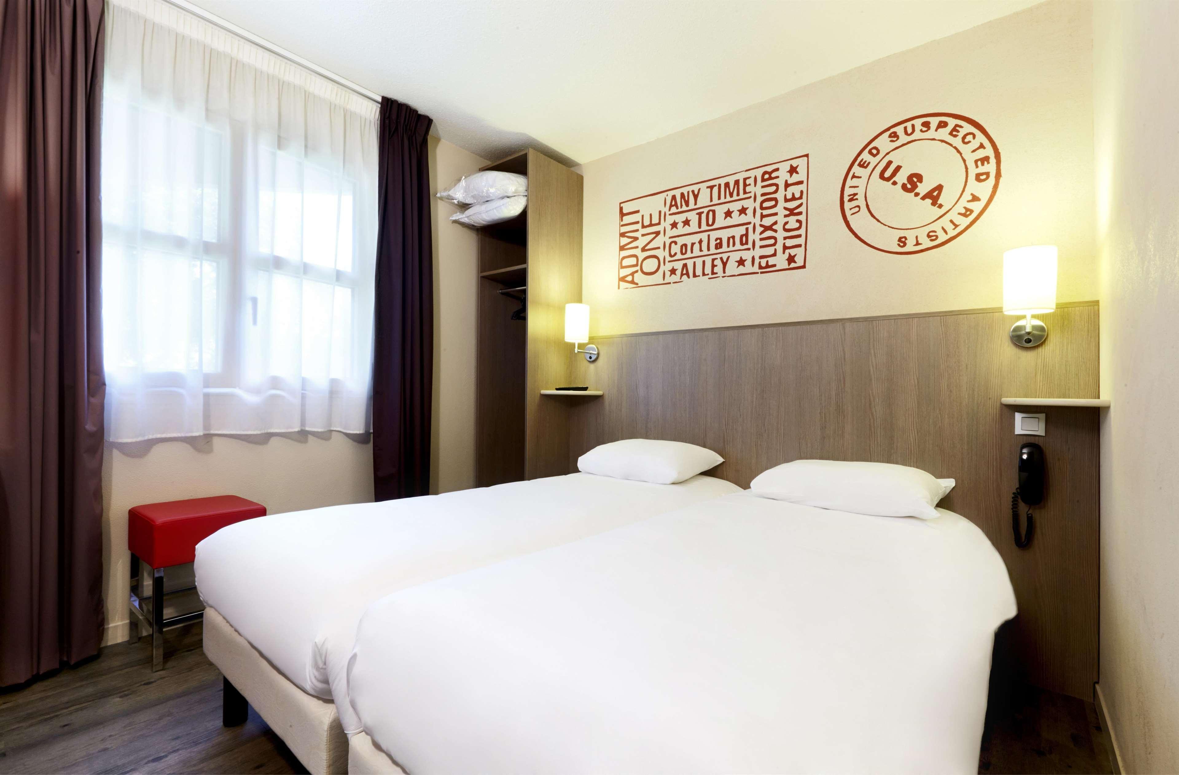 Brit Hotel Essentiel Шоле Екстериор снимка