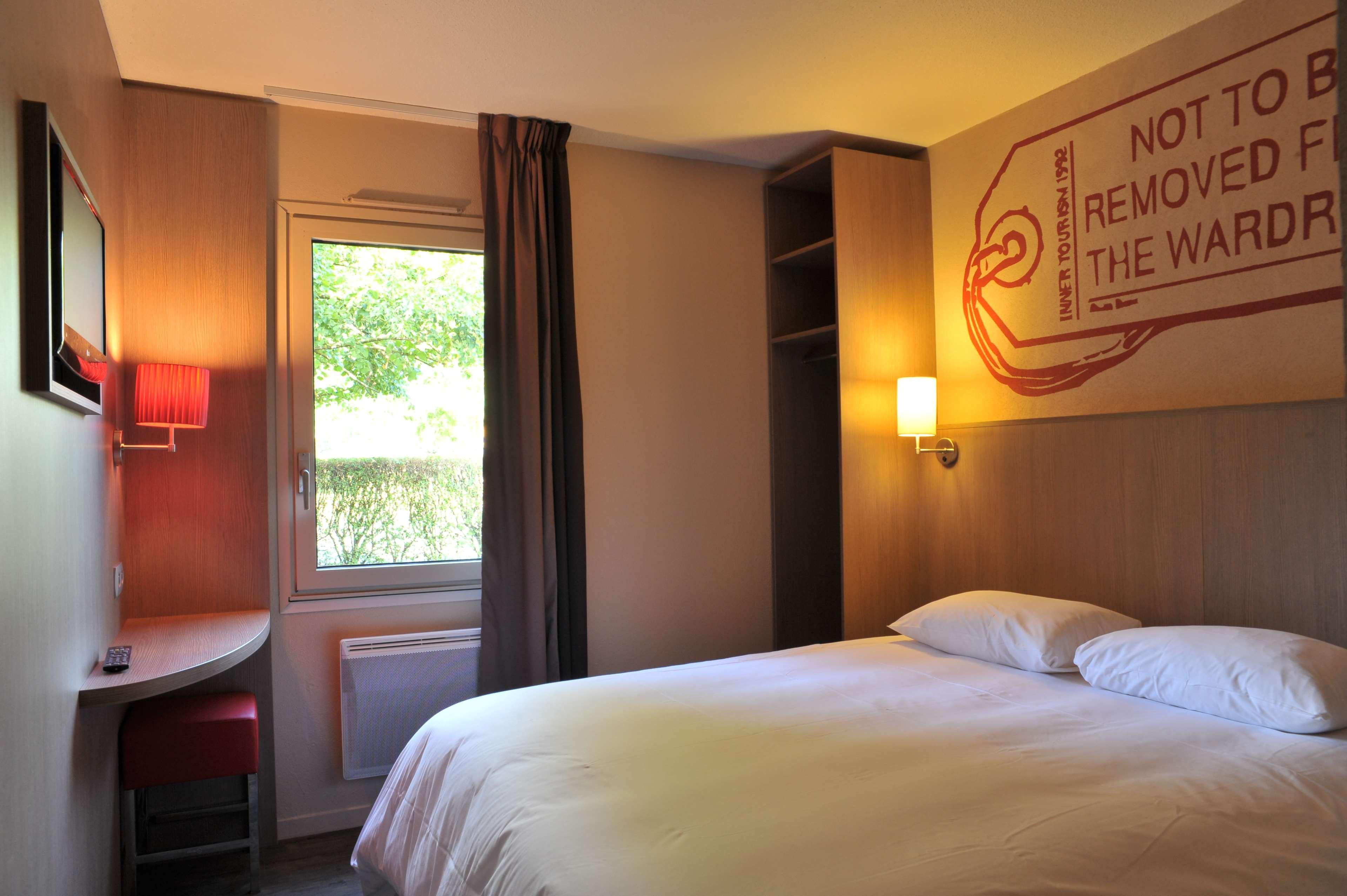 Brit Hotel Essentiel Шоле Екстериор снимка