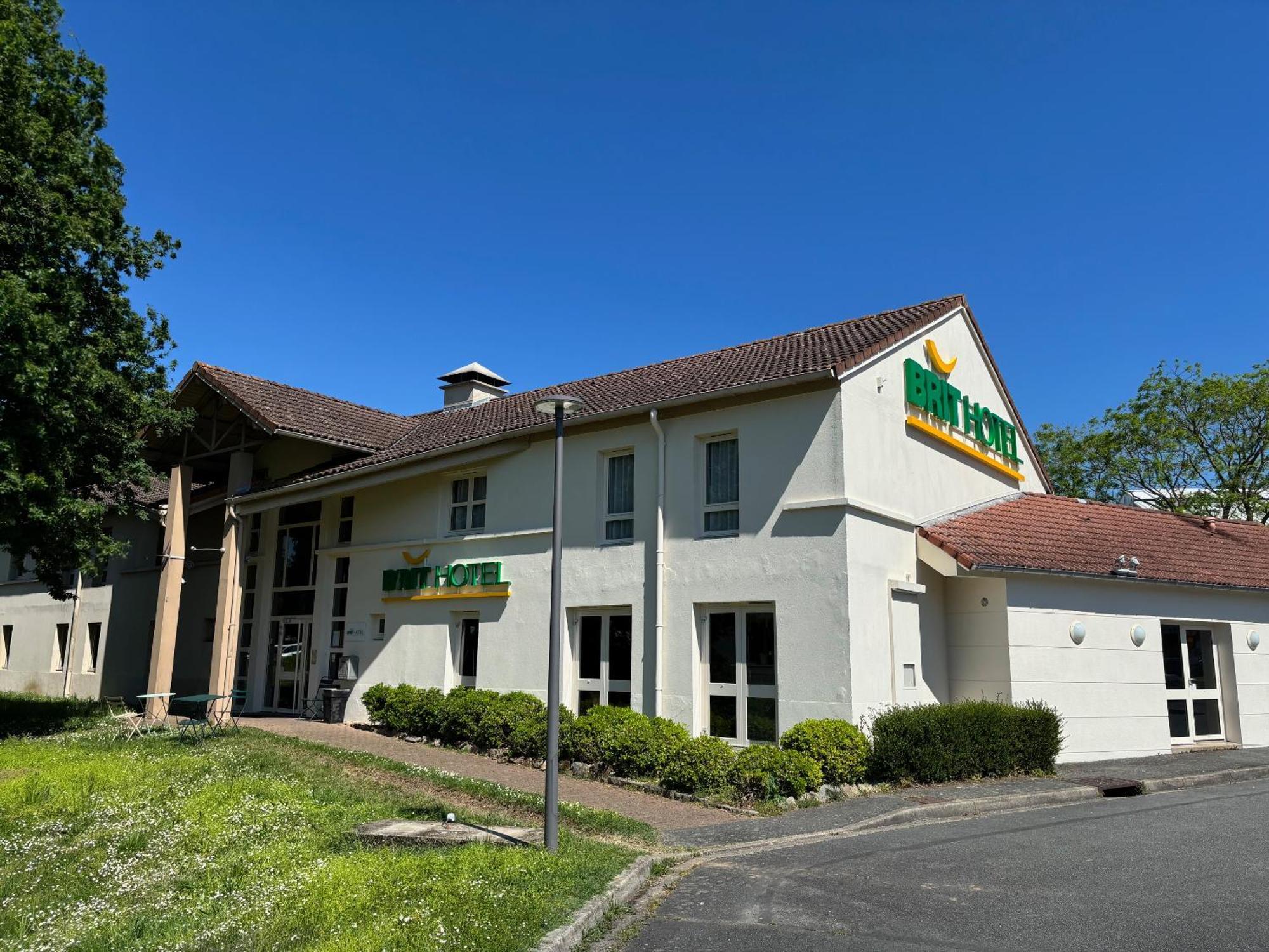 Brit Hotel Essentiel Шоле Екстериор снимка